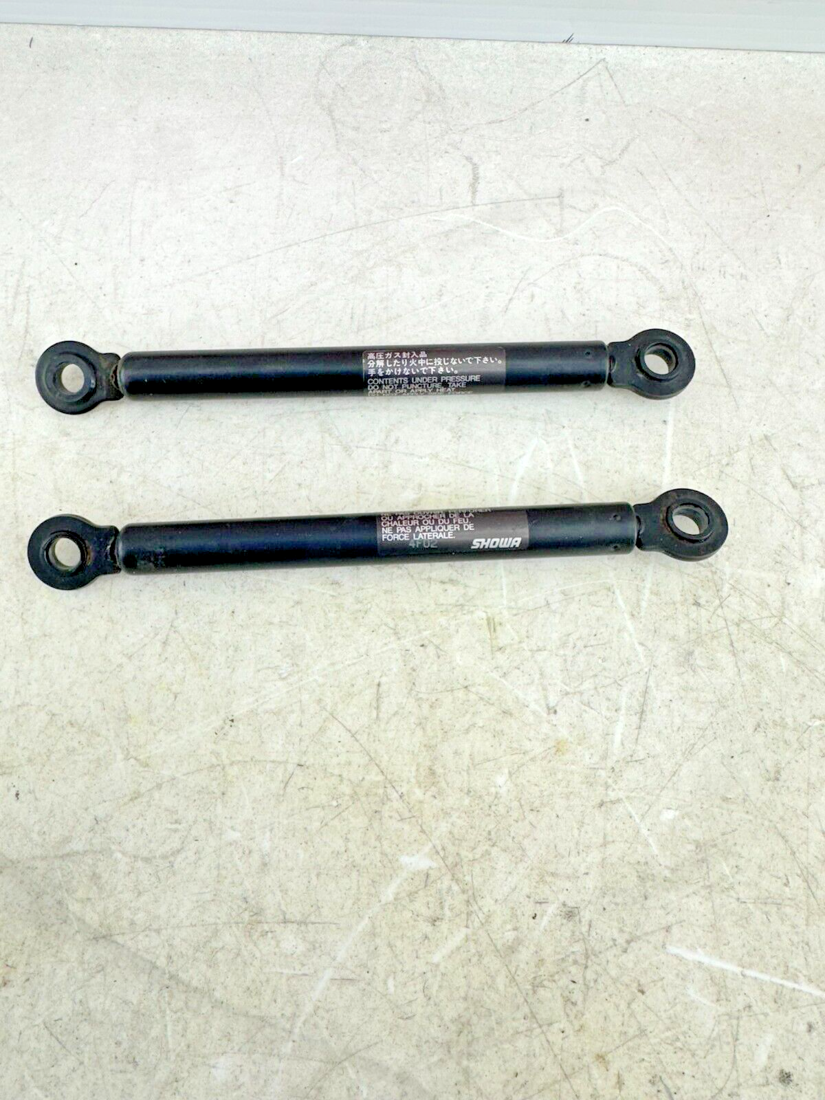 2004 Honda Goldwing GL1800 Saddlebag Door Lid Shock Strut