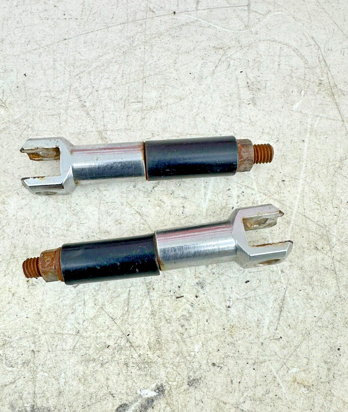 2001 HARLEY SOFTAIL Passenger Foot Peg Mounting Bracket w/ Extension