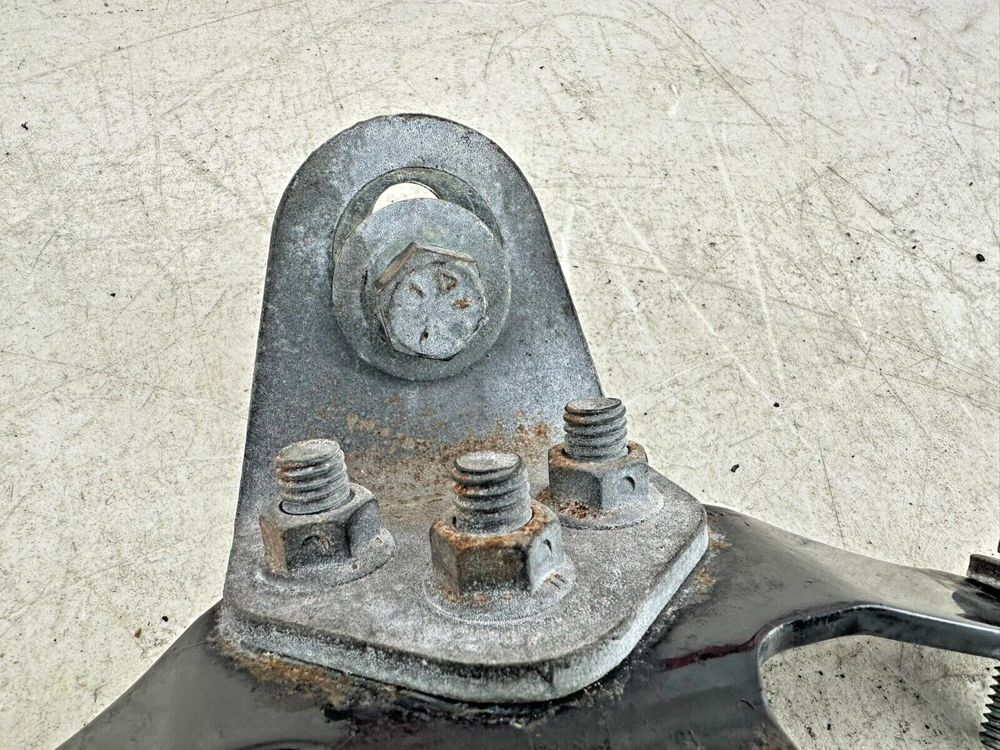 2001 HARLEY SOFTAIL Upper Motor Engine Horn Mount Mounting Bracket