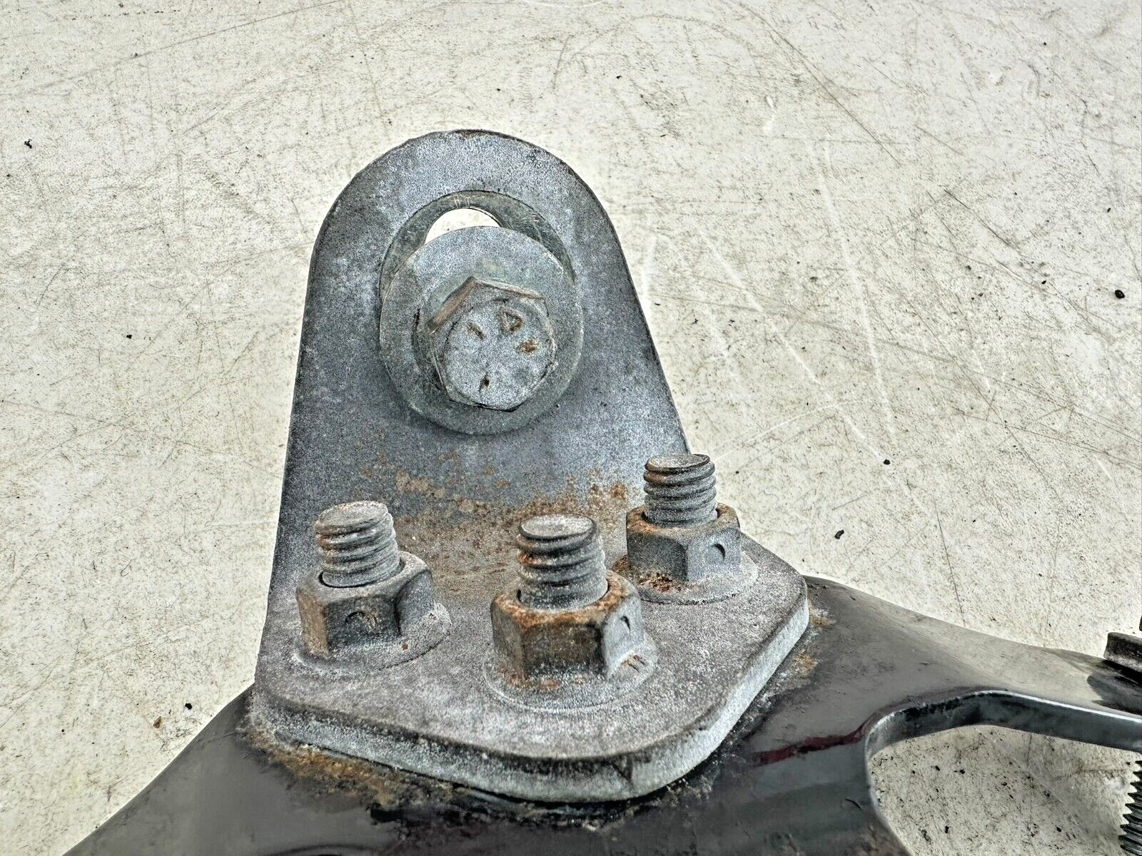 2001 HARLEY SOFTAIL Upper Motor Engine Horn Mount Mounting Bracket