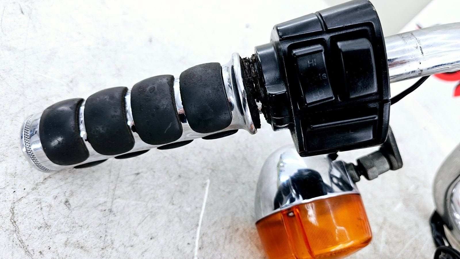 1995 HARLEY DYNA CONVERTIBLE Handlebar Control Switch Housing Grips +Turn Signal