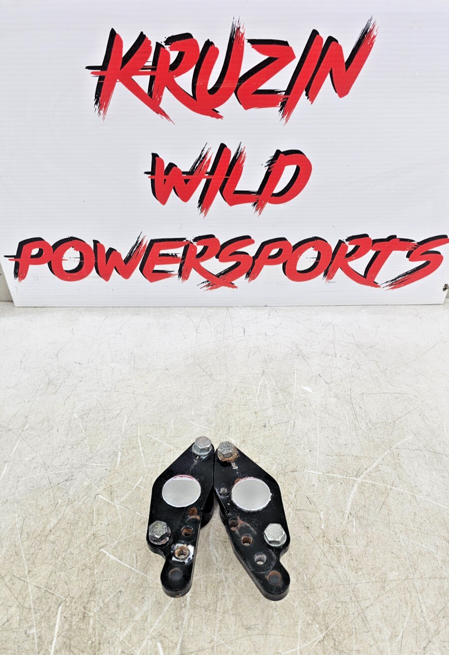 2000 HARLEY FLH ROADKING Rear Swingarm Arm Passenger Floorboard Mount Brackets