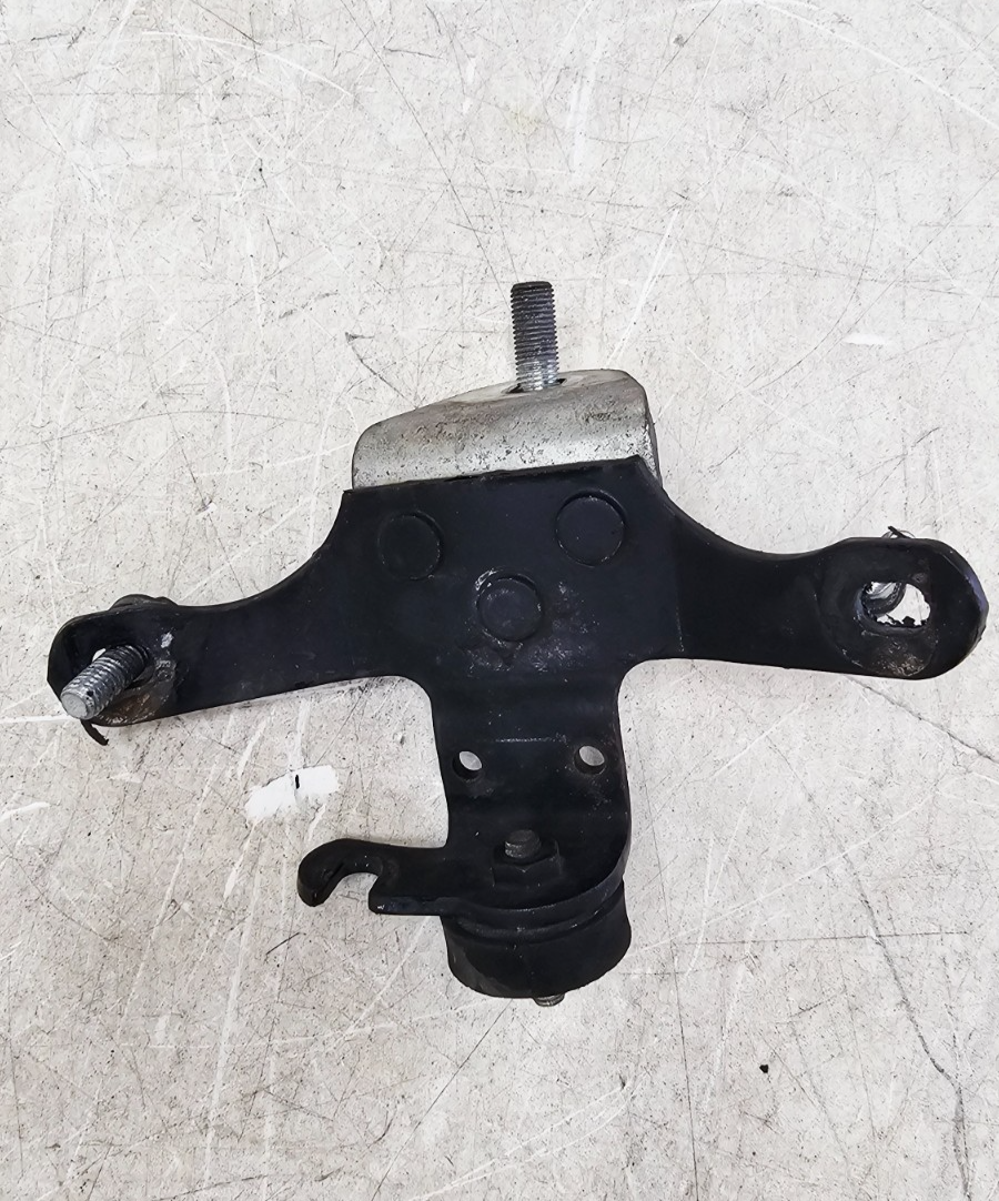 2000 HARLEY SOFTAIL DEUCE Upper Engine Motor Horn Mount Bracket
