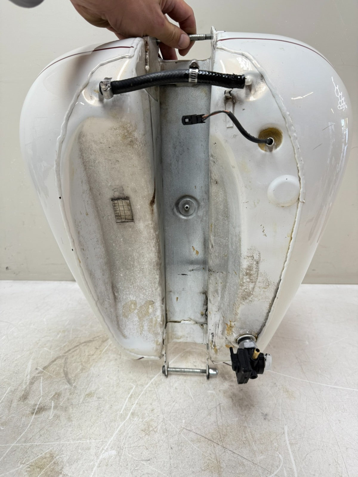 2003 HARLEY DYNA WIDE GLIDE OEM HD Gas Fuel Tank Pearl White 100th Anniversary
