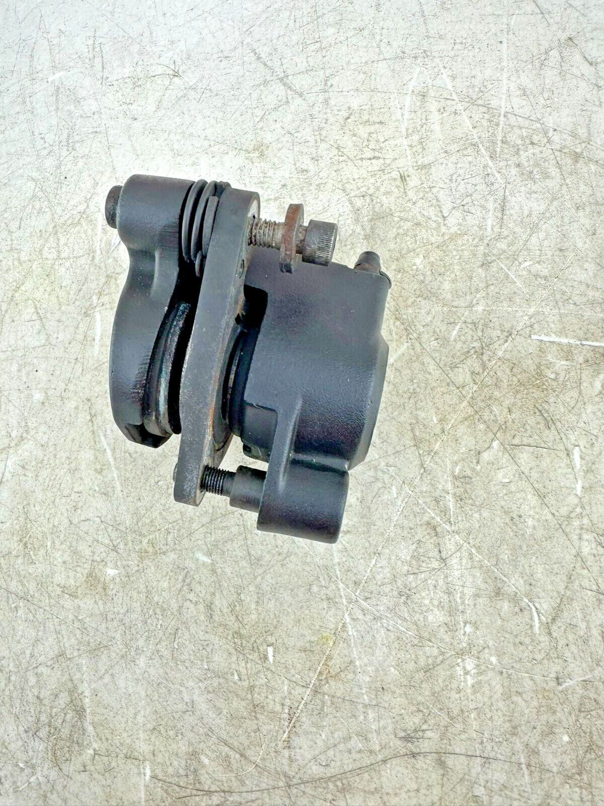 1995 HARLEY SOFTAIL Front Brake Caliper + Mounting Hardware
