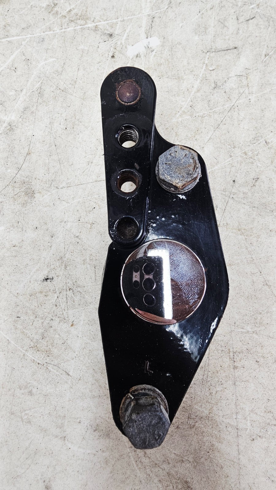 1996 HARLEY FLH ELECTRA GLIDE Rear Swingarm Arm Passenger Floorboard MTG Bracket