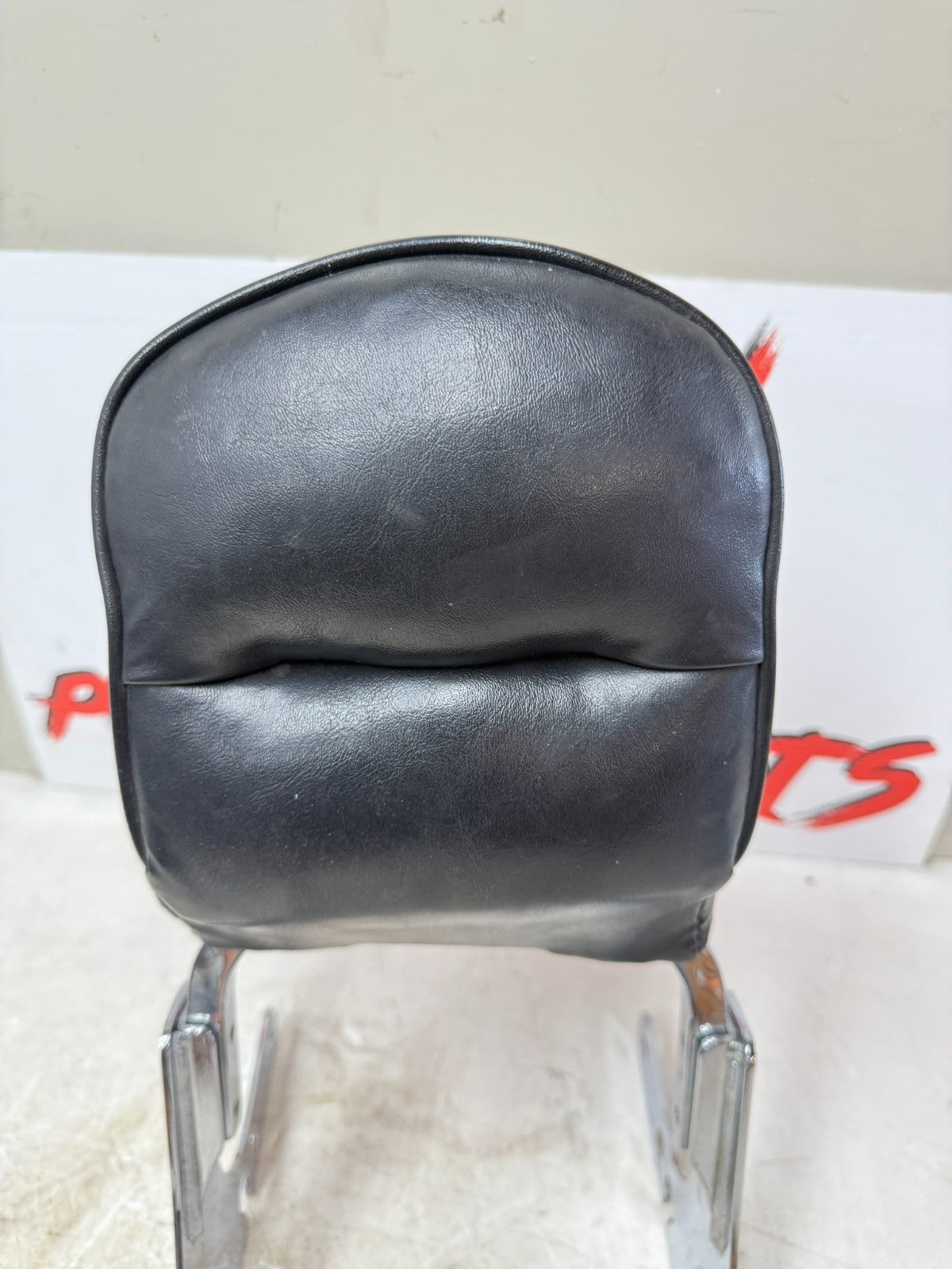 2003 HARLEY DYNA WIDE GLIDE Sissy Bar Passenger Backrest w/ Gold Eagle Emblem