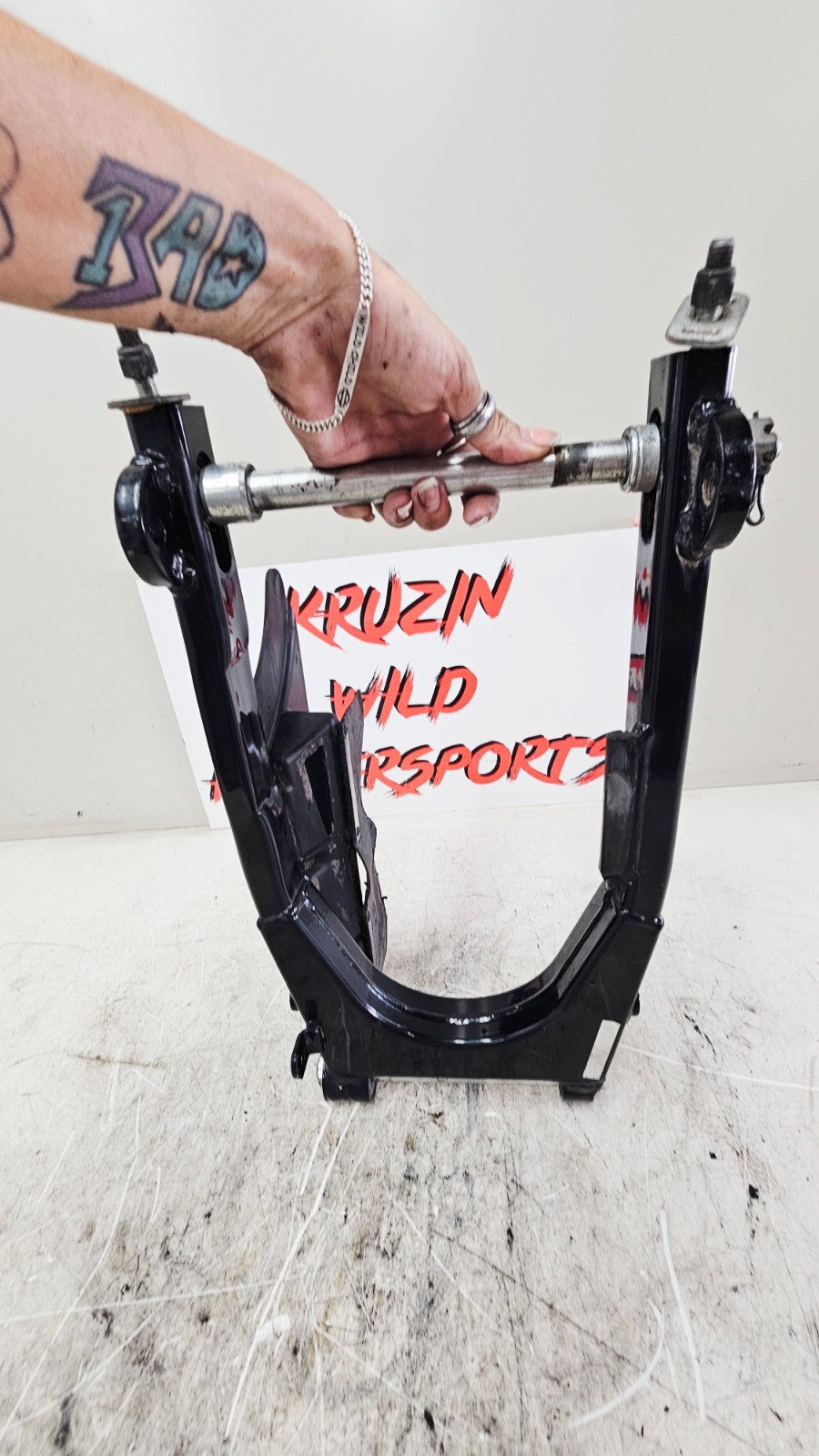 2001 Harley Davidson Sportster Swingarm Rear Fork With Axle Mounting Bolt