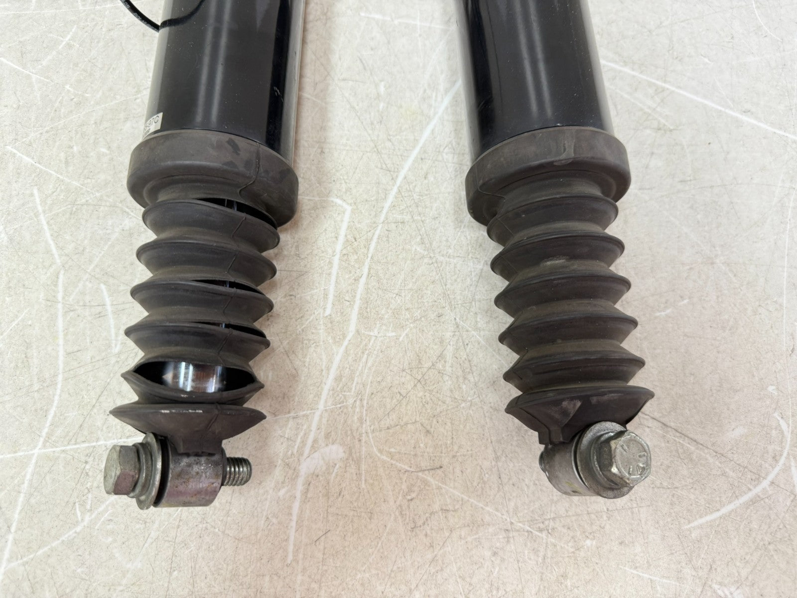 2003 HARLEY ELECTRA GLIDE Showa Rear Air Shock Absorber Left & Right