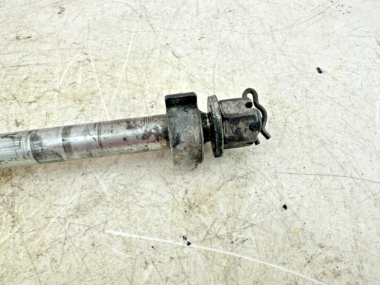 1999 HARLEY SOFTAIL OEM HD genuine Swingarm Rear Axle + Spacers