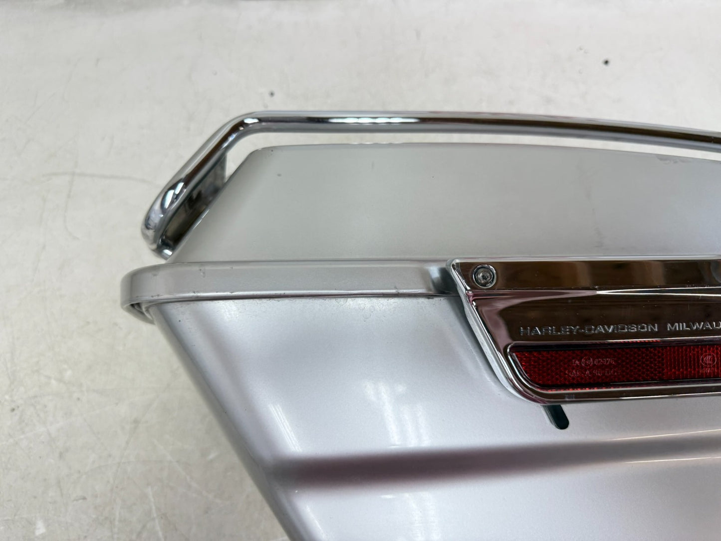2003 HARLEY ELECTRA GLIDE Saddlebag Housing Left w/ Lid Latch 100th Anniversary