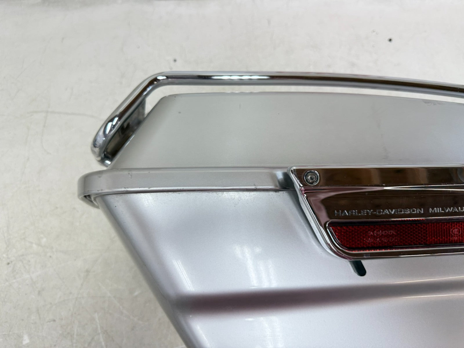 2003 HARLEY ELECTRA GLIDE Saddlebag Housing Left w/ Lid Latch 100th Anniversary