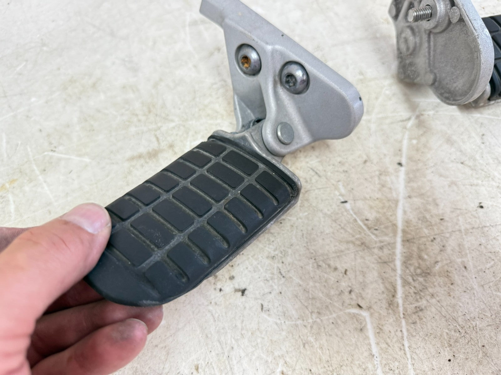 2002 Honda Goldwing GL1800 Front Driver Foot Peg & Mount Bracket Left Right Set