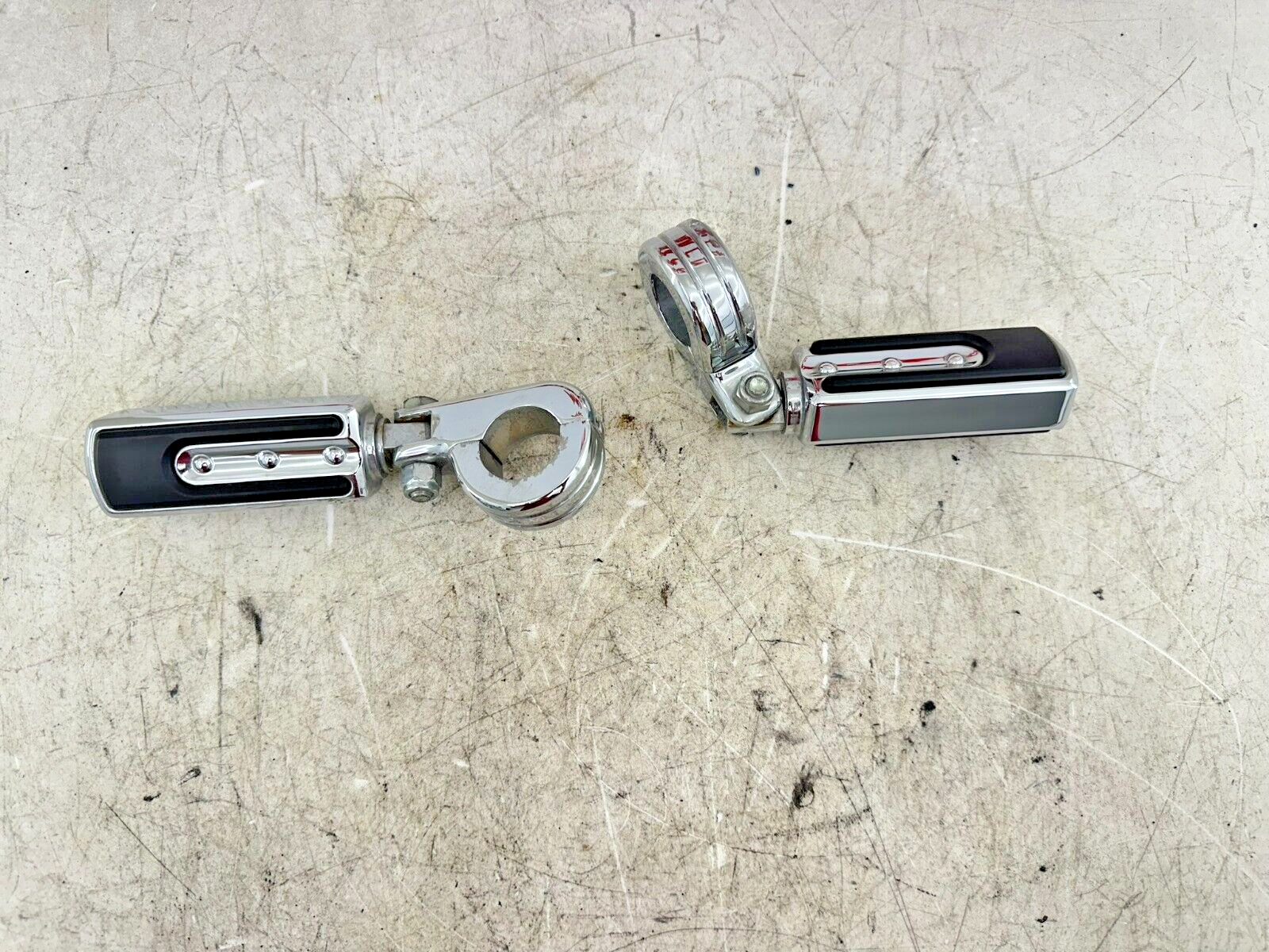 2007 Harley Electra Glide CVO Chrome Airflow Highway Crash Bar Pegs Foot Rest