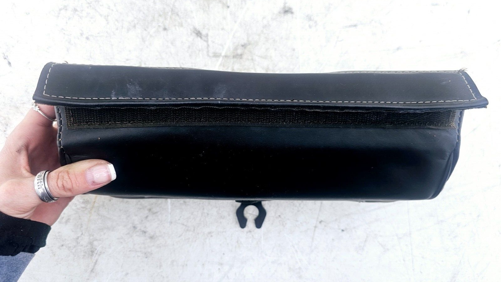 2002 HARLEY ELECTRA GLIDE OEM HD Leather Windshield Storage Bag