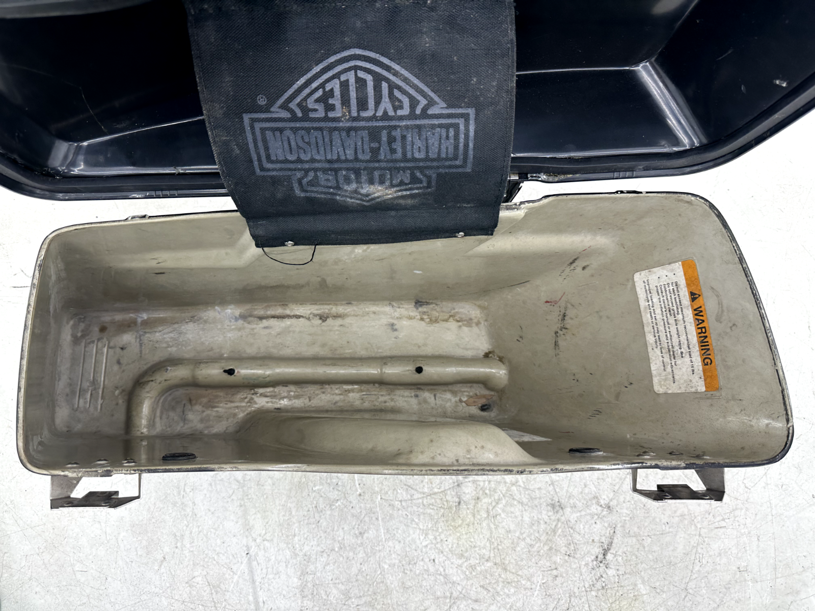 2003 HARLEY ELECTRA GLIDE classic Left OEM HD Hard Saddlebag Base Lid Latch