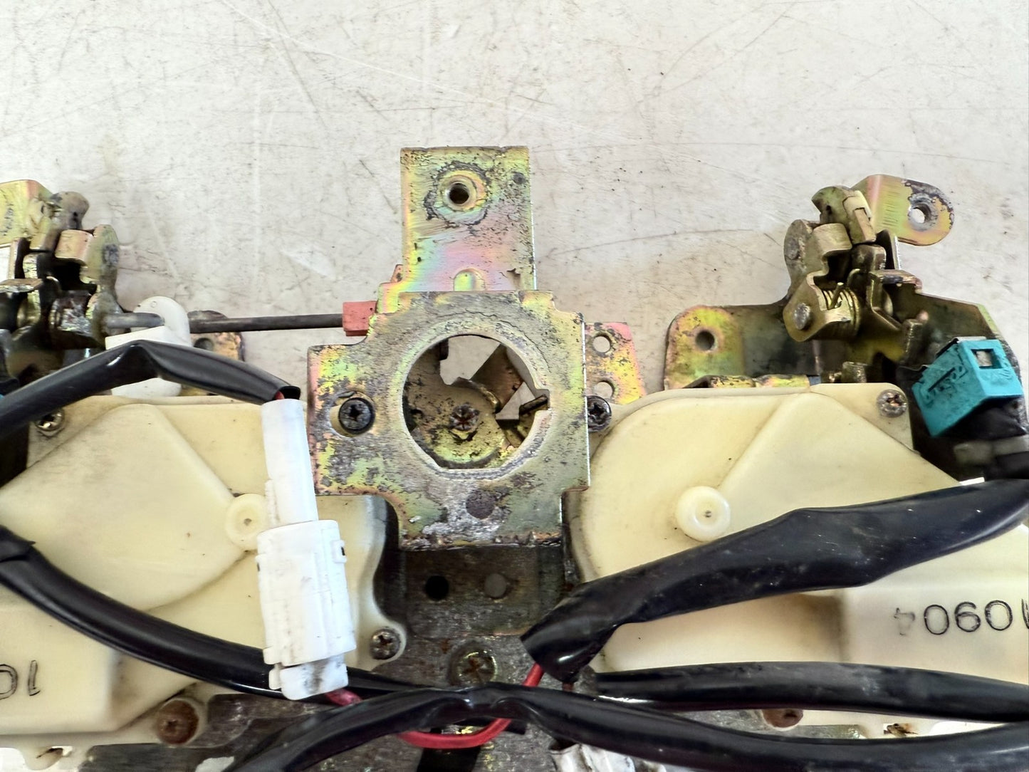 2002 Honda Goldwing GL1800 Rear Saddlebag Trunk Opener Unit Lever