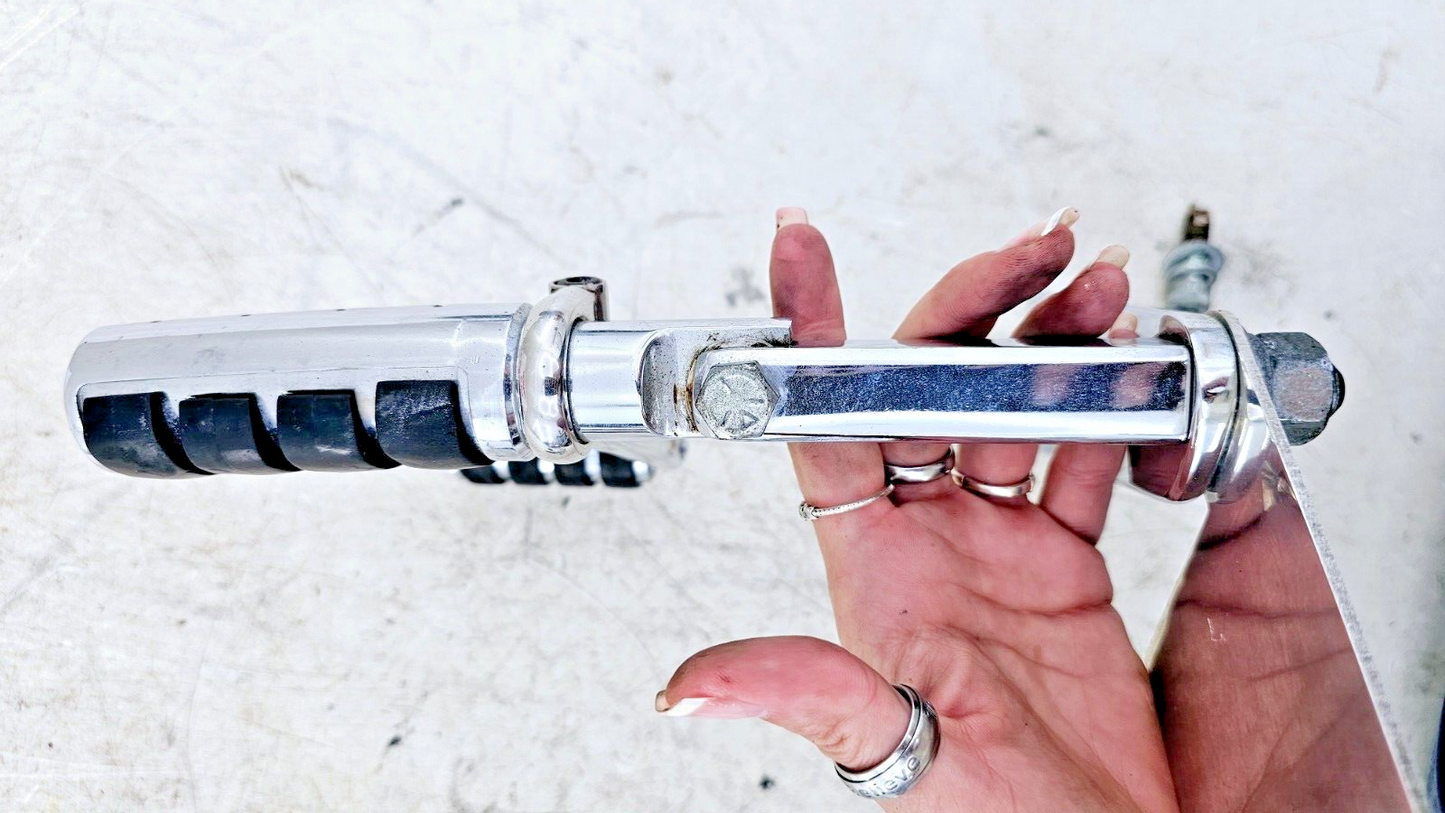 1999 HARLEY DYNA CONVERTIBLE Chrome Front Highway Forward Pegs MTG Bracket