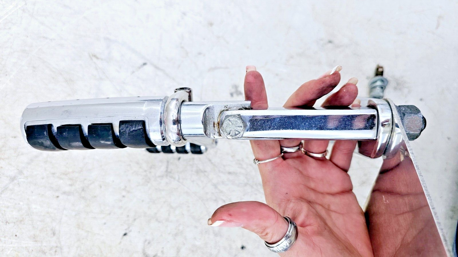 1999 HARLEY DYNA CONVERTIBLE Chrome Front Highway Forward Pegs MTG Bracket