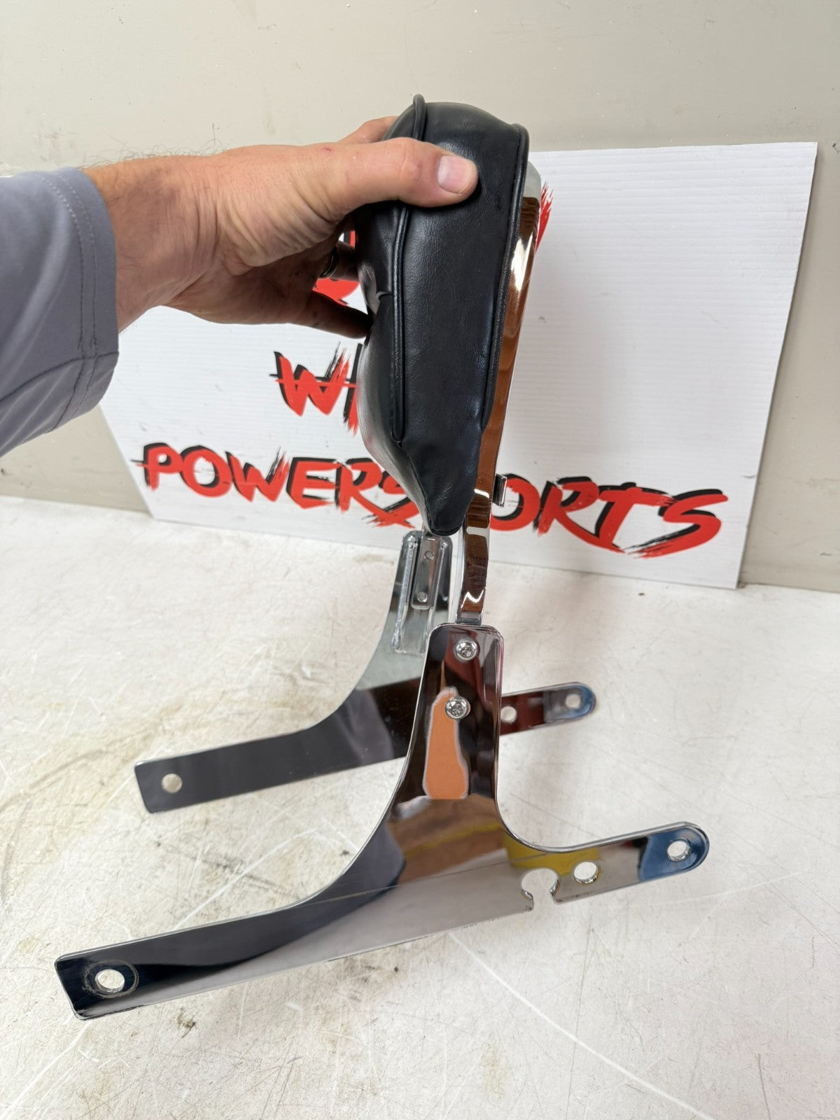 2003 HARLEY DYNA WIDE GLIDE Sissy Bar Passenger Backrest w/ Gold Eagle Emblem
