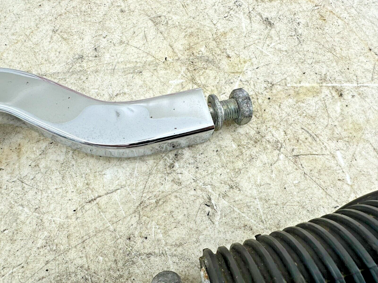 1997 HARLEY DYNA OEM HD Passenger Footpegs + Mounting Hardware Bracket