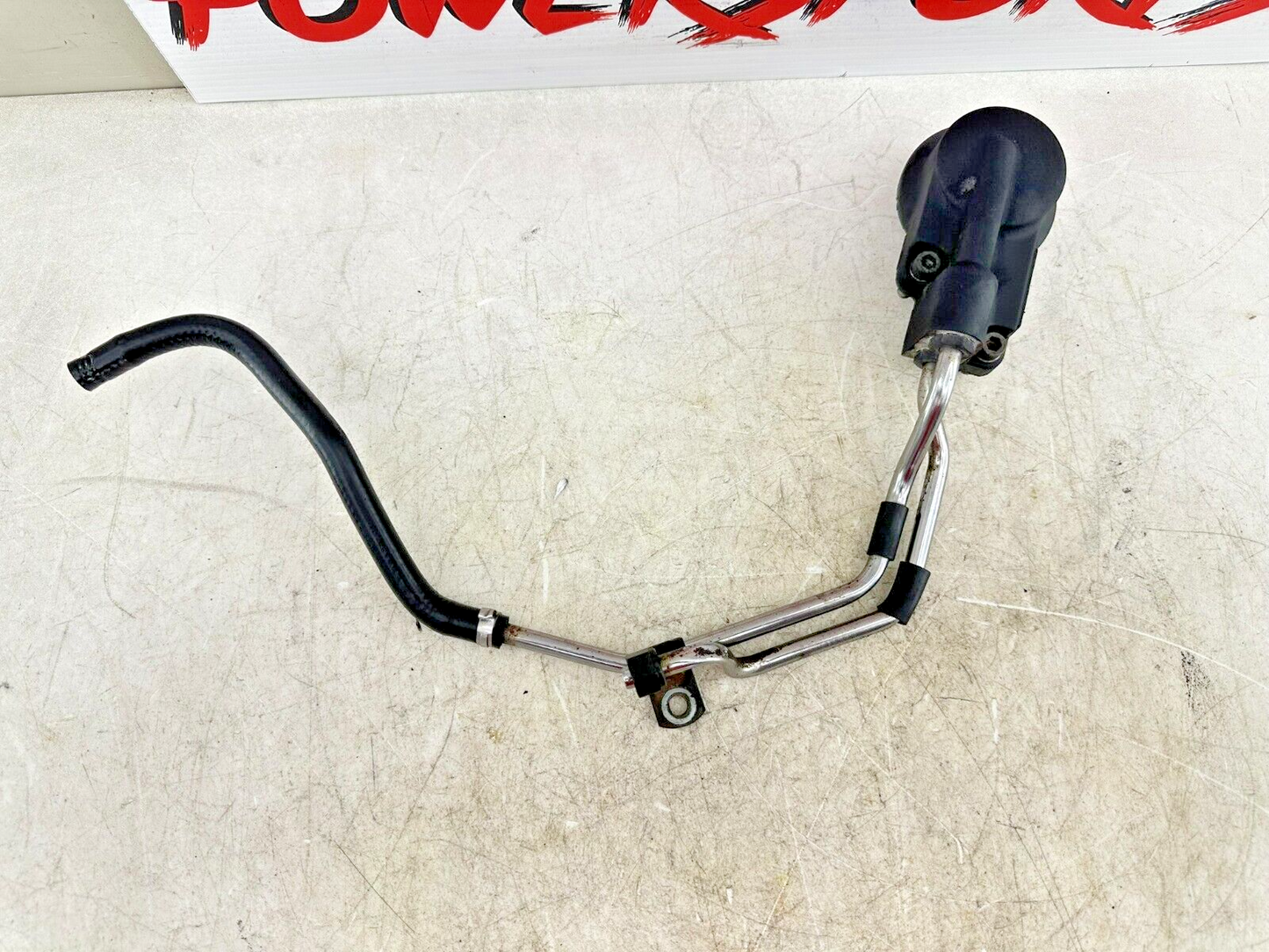 1995 HARLEY SOFTAIL Oil Filter Housing Mounting Bracket + Hard Lines 26369-92