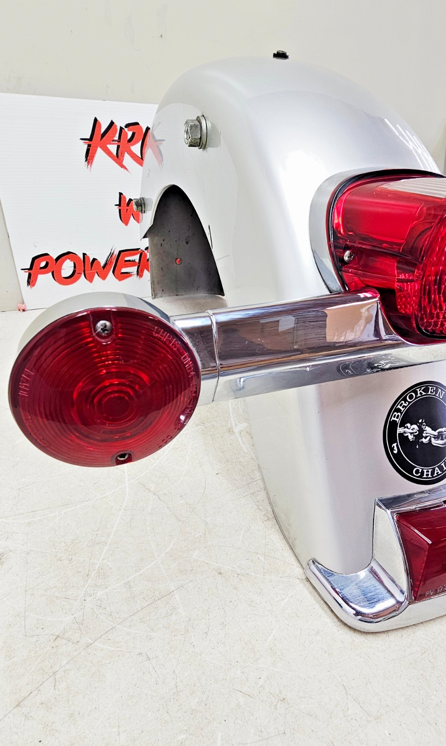 2003 HARLEY ELECTRA GLIDE Rear Fender Brake Light Turn Signal Bar 100th annivers