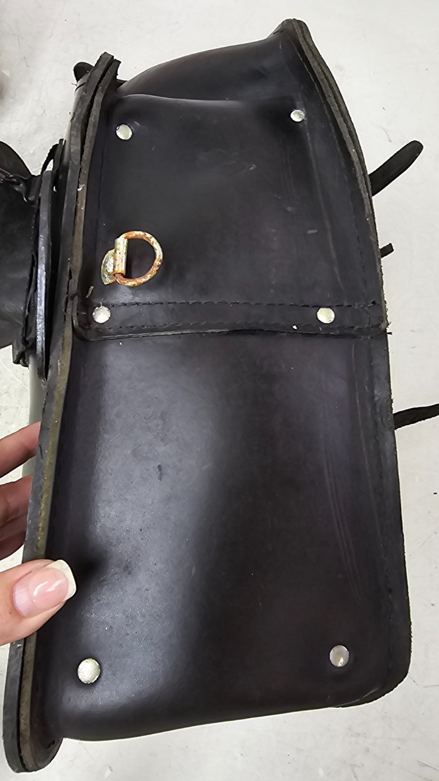 1997 HARLEY DYNA OEM HD Leather Saddlebag & Support Arm Bars Turn Signal Light