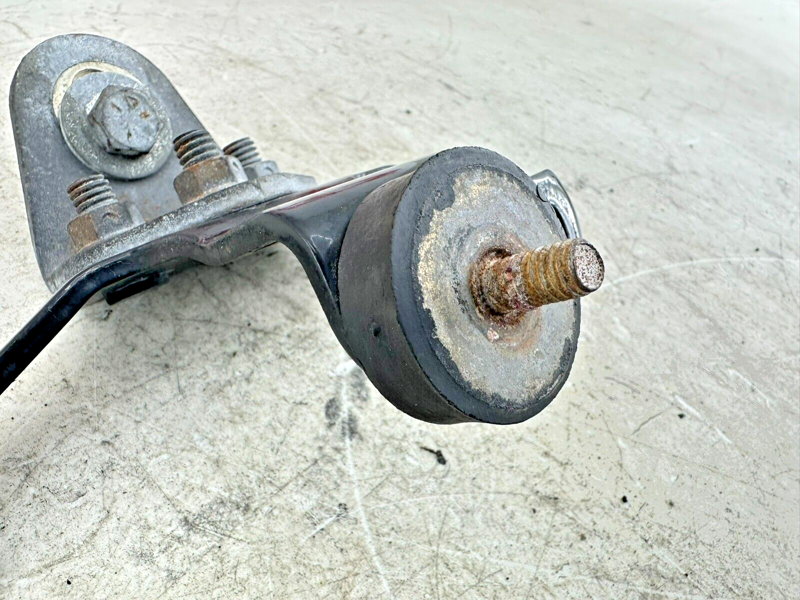 2001 HARLEY SOFTAIL Upper Motor Engine Horn Mount Mounting Bracket