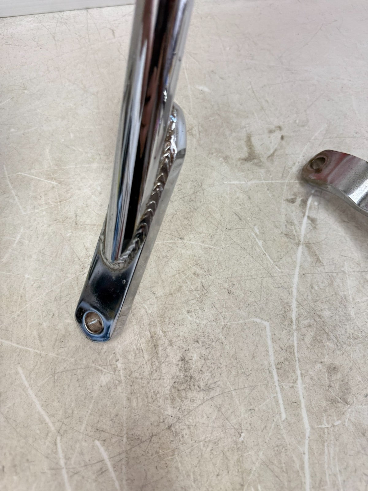 1997 HARLEY DAVIDSON SOFTAIL Saddlebag Guard Mount Support Bracket Crash Bar