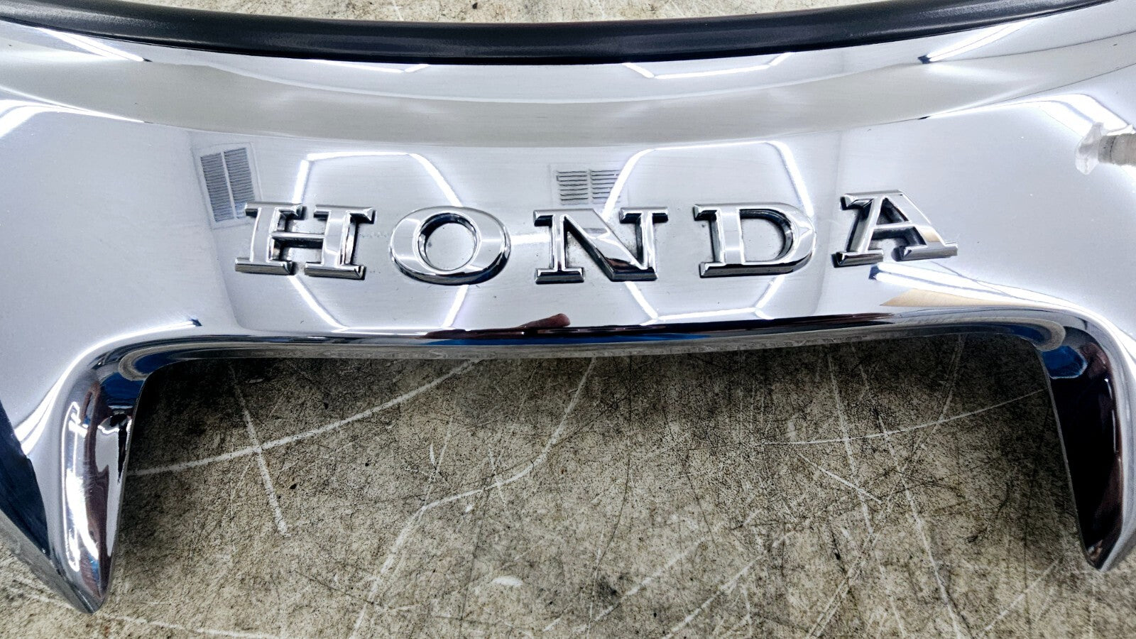 1999 HONDA VALKYRIE INTERSTATE Windshield Wind Screen Trim Cover 64120-MBYA-0000