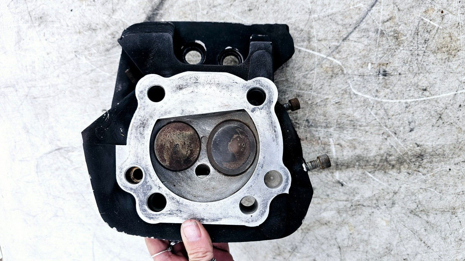 1995 HARLEY DYNA CONVERTIBLE Engine Motor Rear Cylinder Heads w/ Valve 16720-84C
