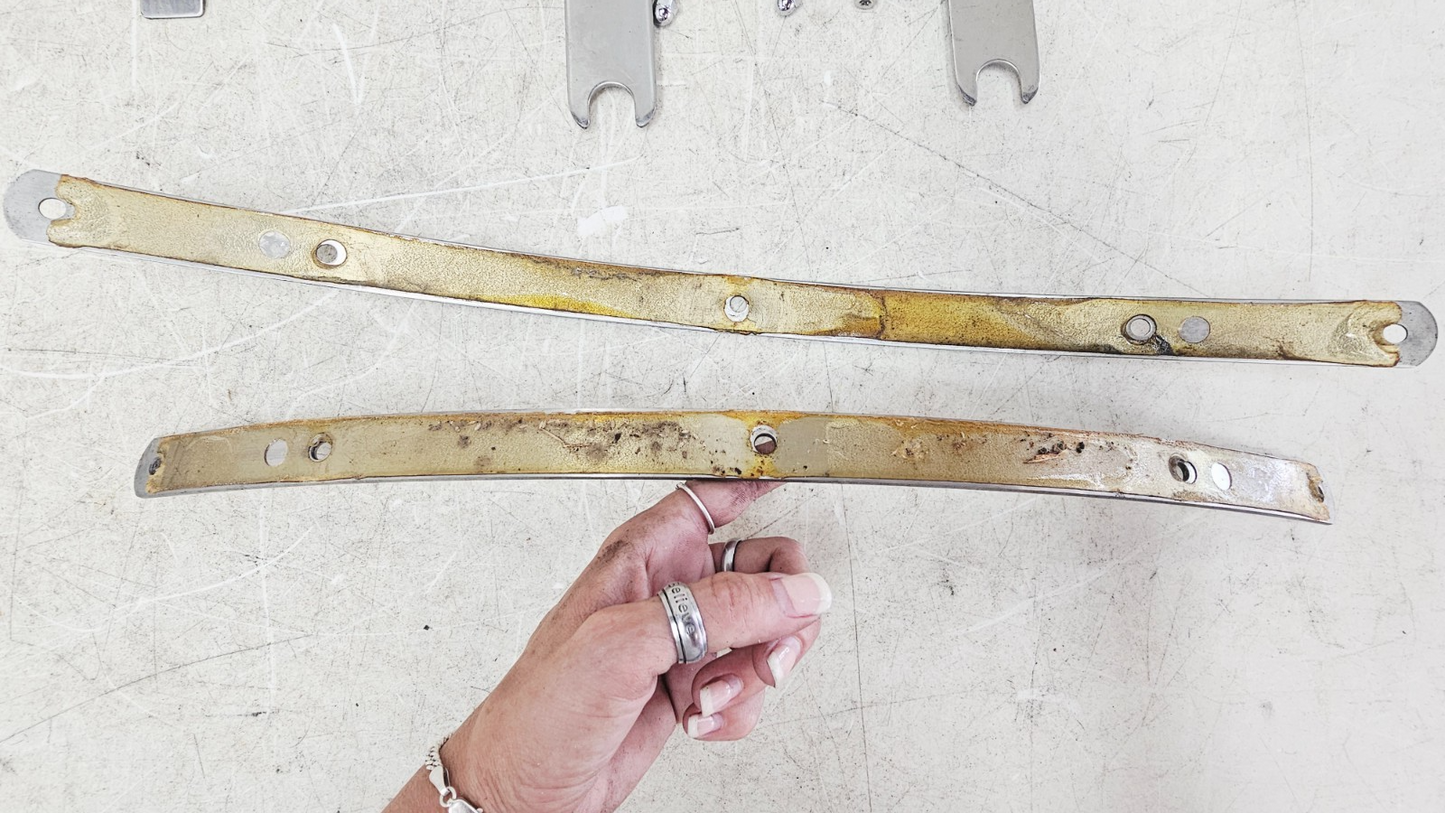 2000 HARLEY DAVIDSON FLH ROADKING Windshield Windscreen Bracket w/ Hardware