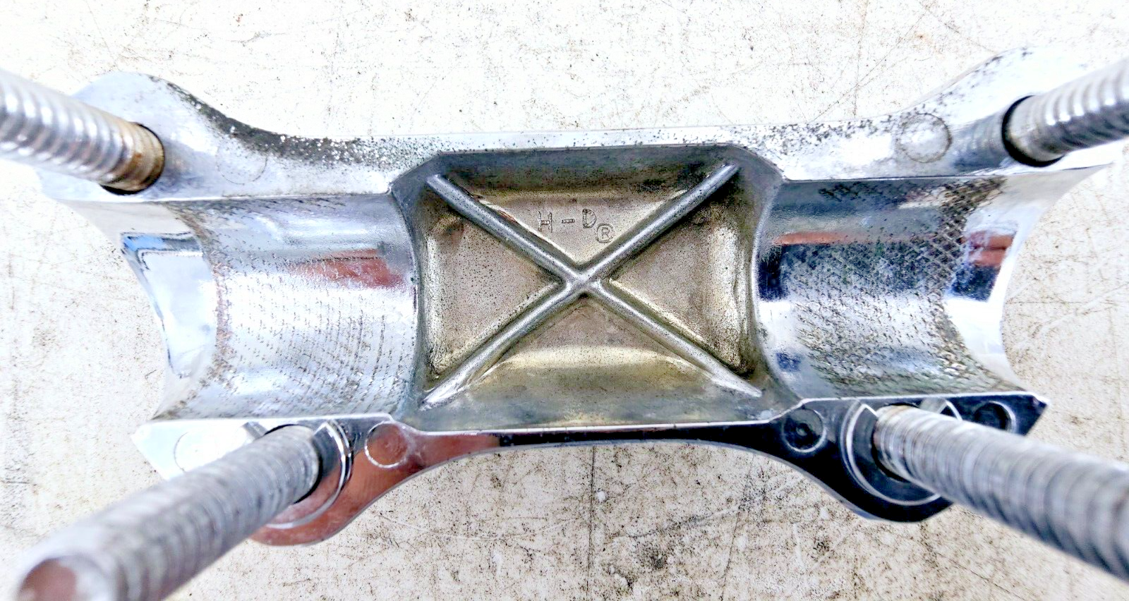 1999 HARLEY DYNA CONVERTIBLE Chrome Handlebar Riser Clamp Top