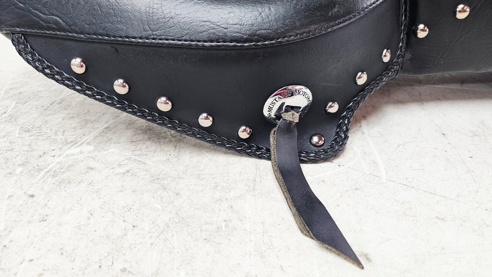 1990 Harley FXR FXRT FXRD FXRS FXLR FXRC Mustang Seat Saddle 2 UP Studded NICE