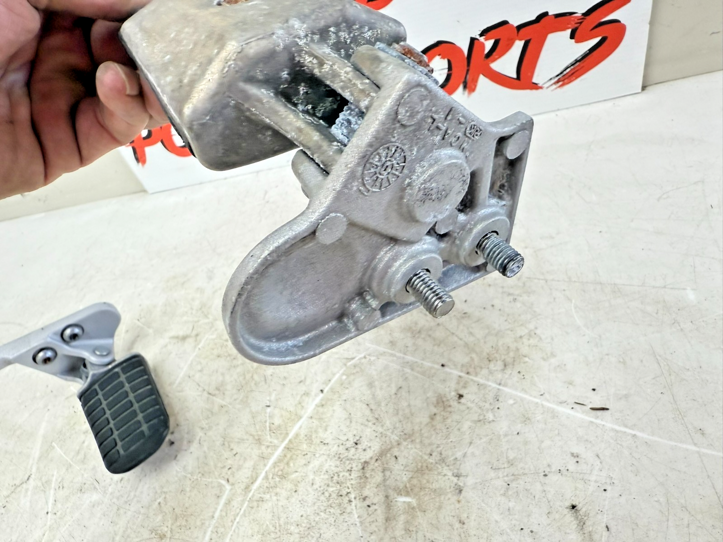 2002 Honda Goldwing GL1800 Front Driver Foot Peg & Mount Bracket Left Right Set