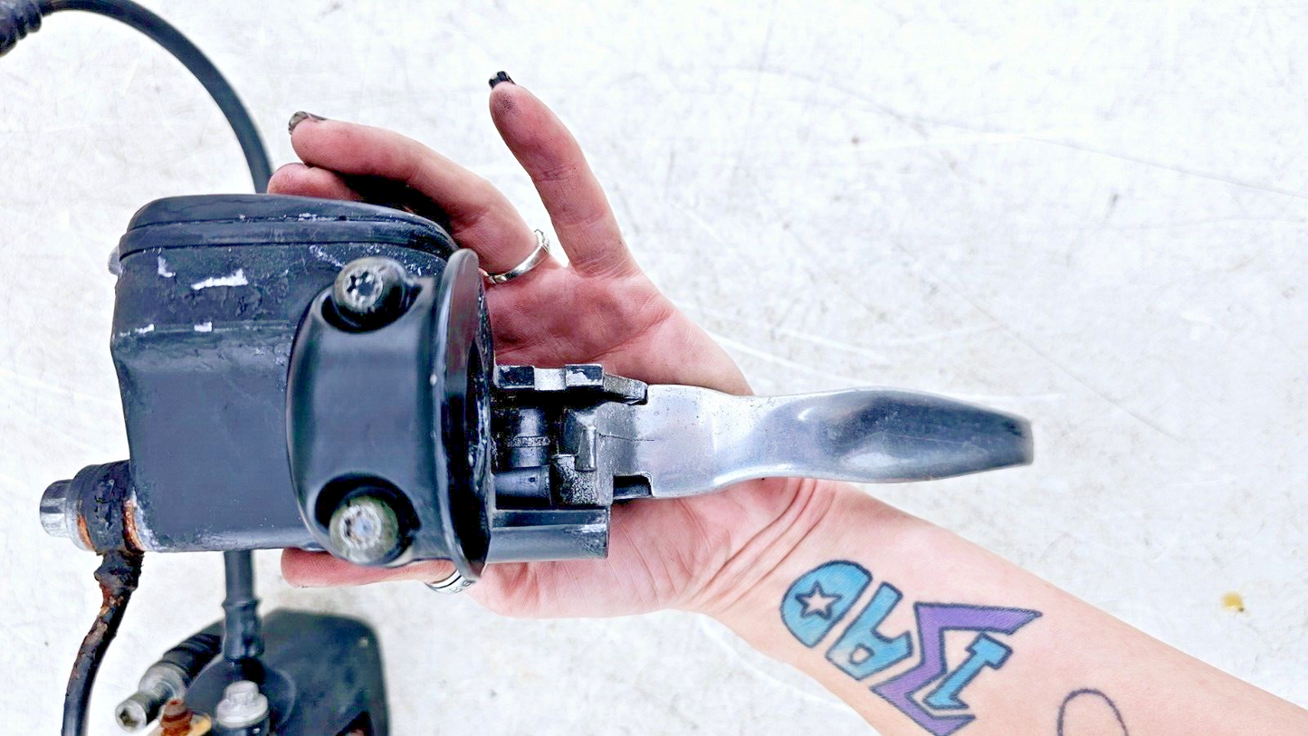 1999 HARLEY SOFTAIL Brake Master Cylinder Braided Hose Caliper