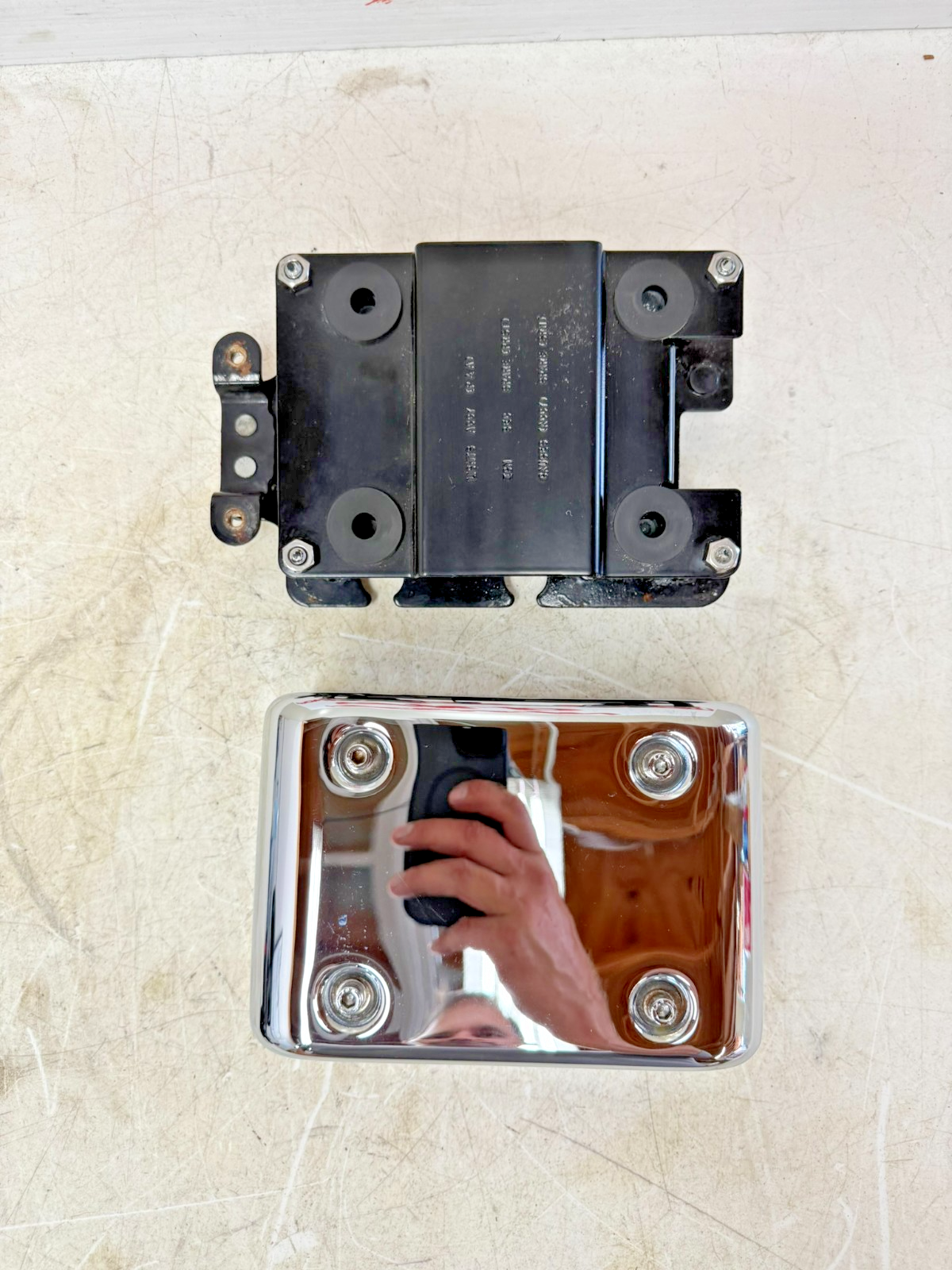 2003 HARLEY DYNA WIDE GLIDE Electrical Box Carrier & Chrome Cover