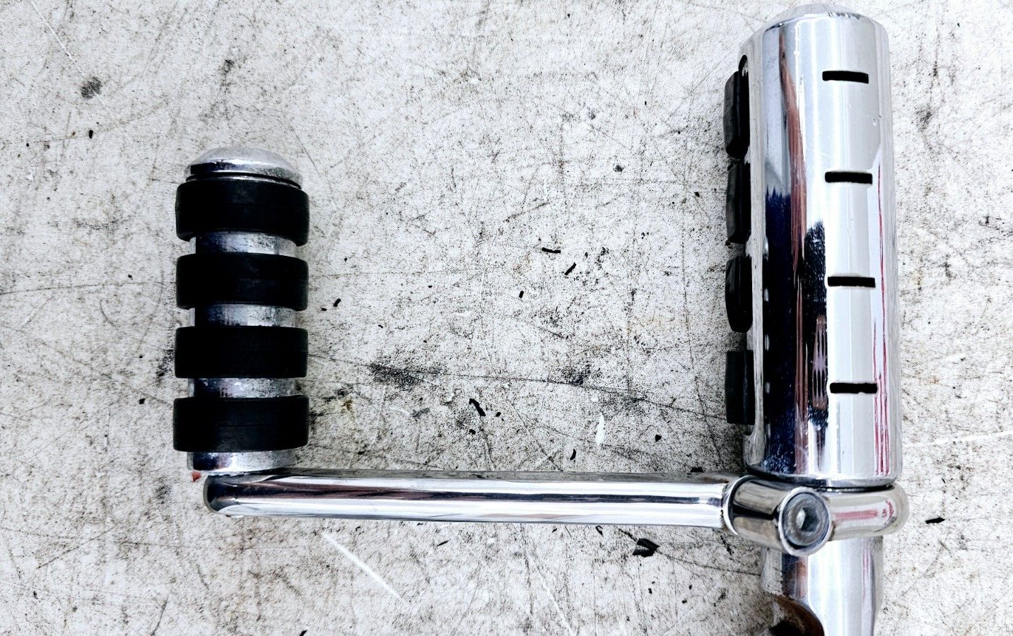 1999 HARLEY DYNA CONVERTIBLE Chrome Front Highway Forward Pegs MTG Bracket