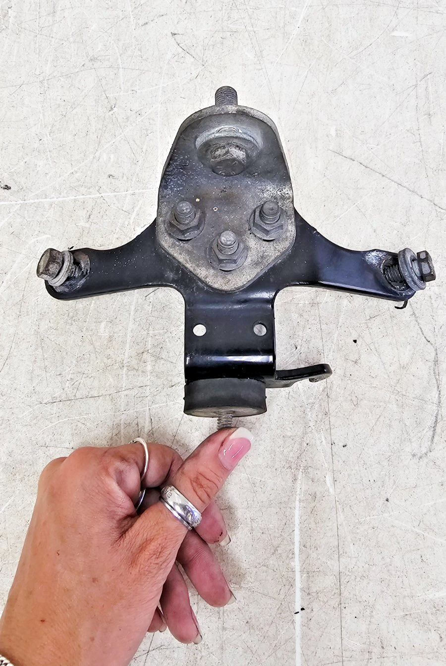 2000 HARLEY SOFTAIL DEUCE Upper Engine Motor Horn Mount Bracket