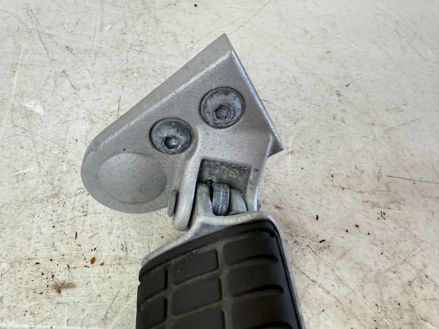 2002 Honda Goldwing GL1800 Front Driver Foot Peg & Mount Bracket Left Right Set