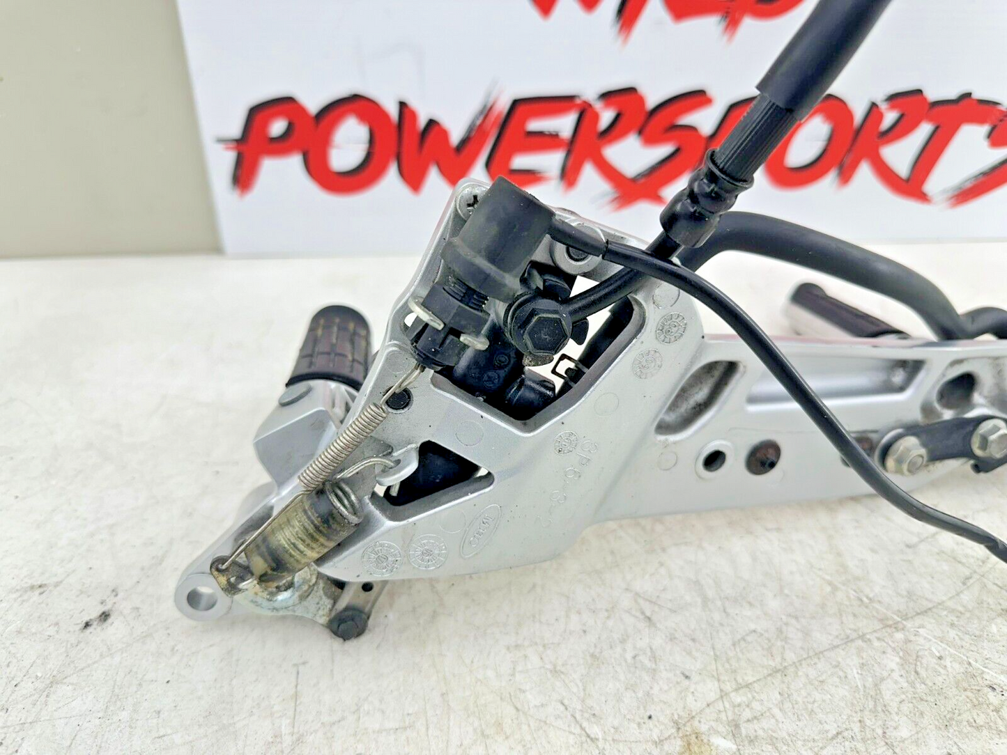 06-12 YAMAHA FJR 1300 Rear Brake Master Cylinder + Drive Passenger Foot Pegs