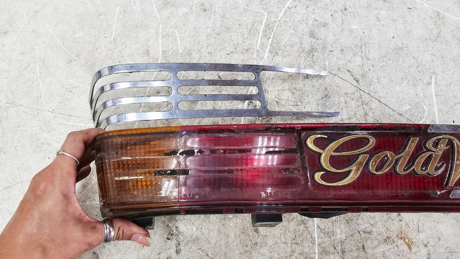 1993 HONDA GOLDWING GL1500 Rear Trunk Brake Turn Signal Light Bar OEM