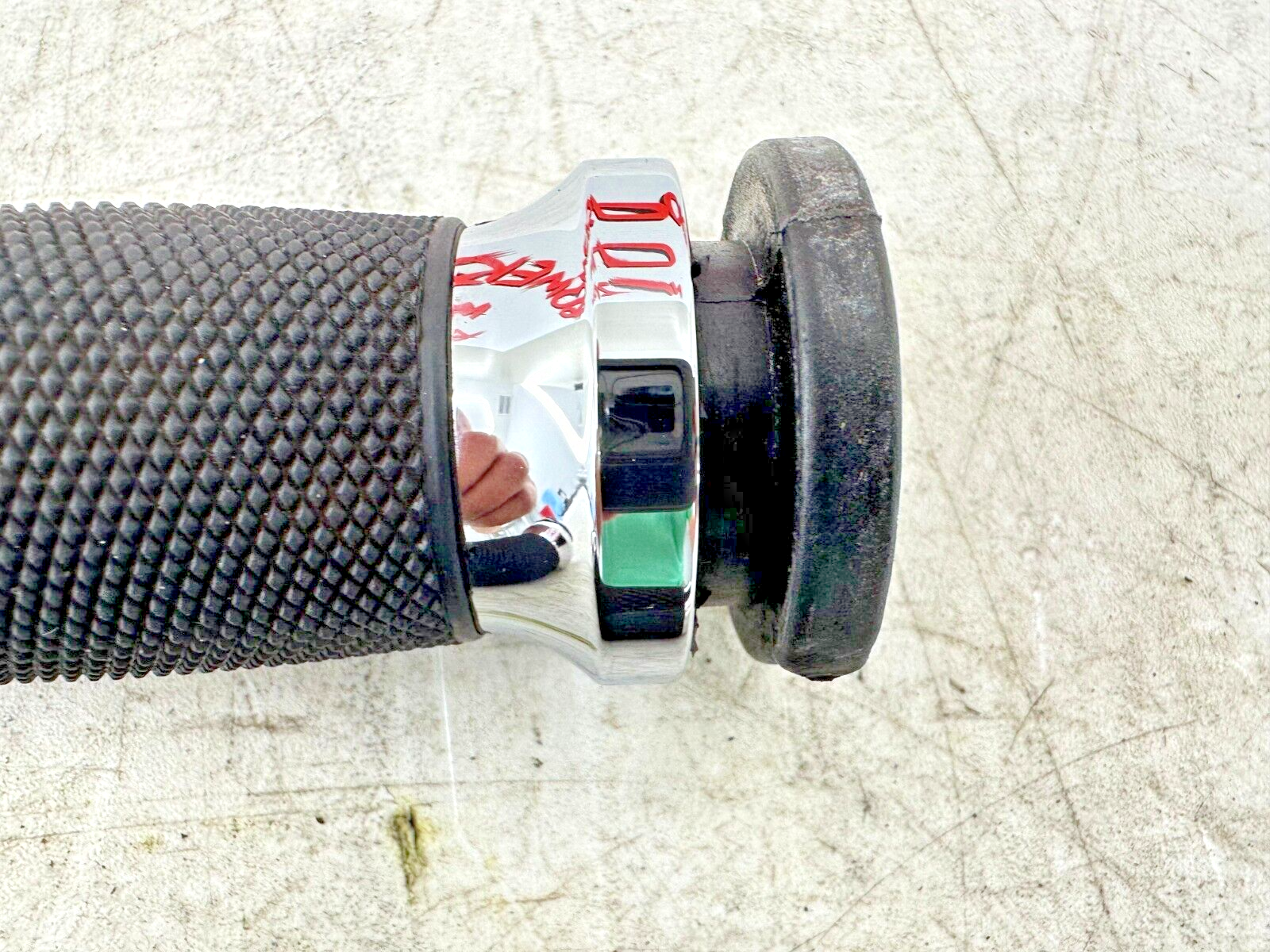 1999 HARLEY FLH ELECTRA GLIDE OEM HD Magnum Chrome Grips Right Left