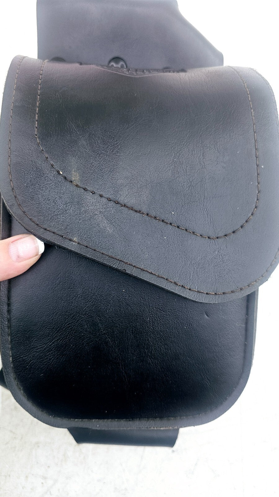 2002 HARLEY ELECTRA GLIDE OEM HD Left Leather Saddlebag Rack Storage Bag