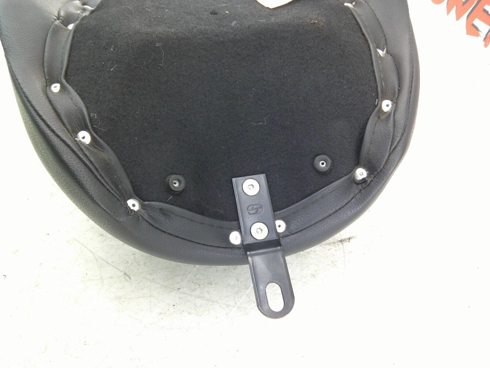 2006 up HARLEY DAVIDSON DYNA Saddlemen Solo Seat Saddle 806-04-0021