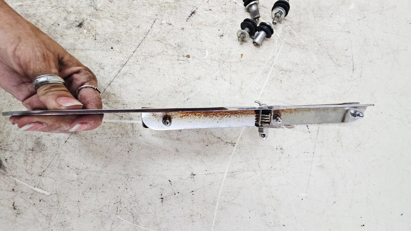 2002 HARLEY SOFTAIL Detachable Windshield Mount Bracket Hardware