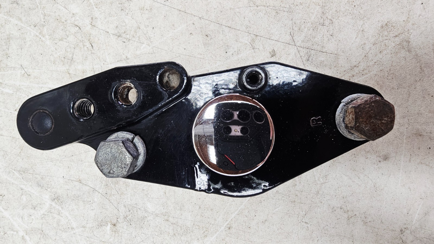 1996 HARLEY FLH ELECTRA GLIDE Rear Swingarm Arm Passenger Floorboard MTG Bracket