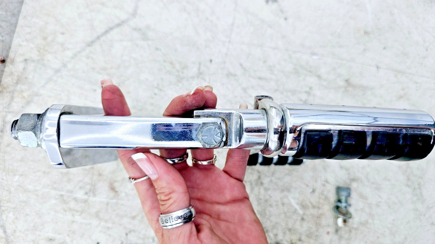 1999 HARLEY DYNA CONVERTIBLE Chrome Front Highway Forward Pegs MTG Bracket