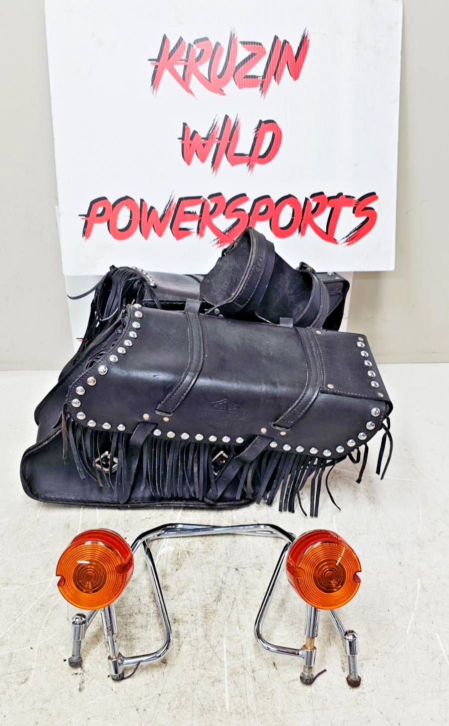 1997 HARLEY DYNA OEM HD Leather Saddlebag & Support Arm Bars Turn Signal Light